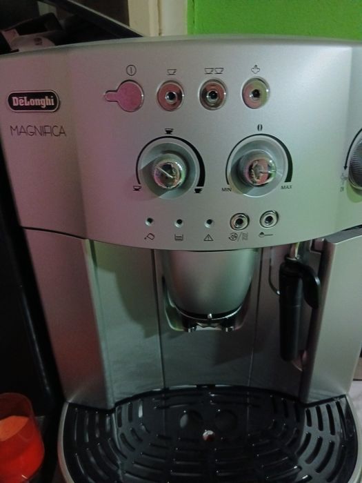 Aparate de cafea cu cafea boabe cu cafea macinata si capsule