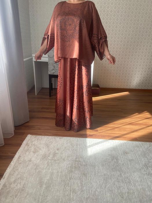 Продам двойку костюм  48 р