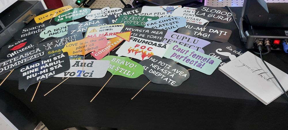 Cabină Foto / Oglindă Magică pentru Nuntă, Botez și Evenimente