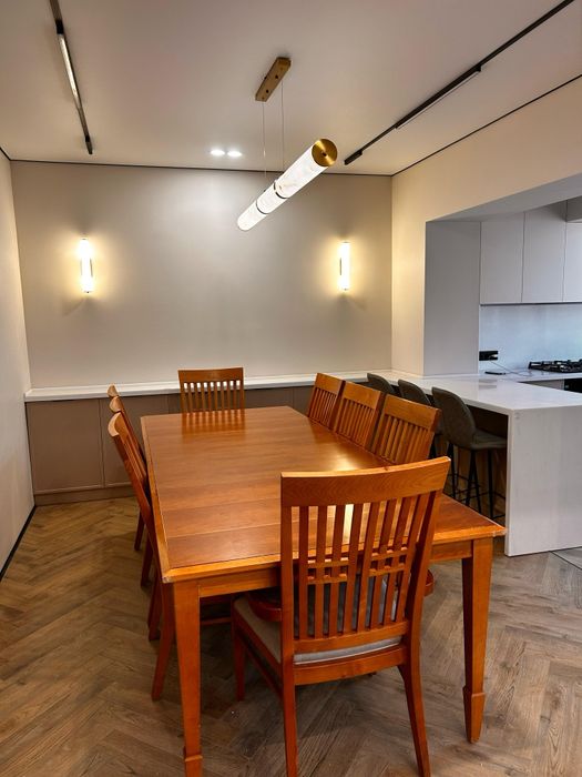 Обеденный стол и 8 стульев! Дерево! США.