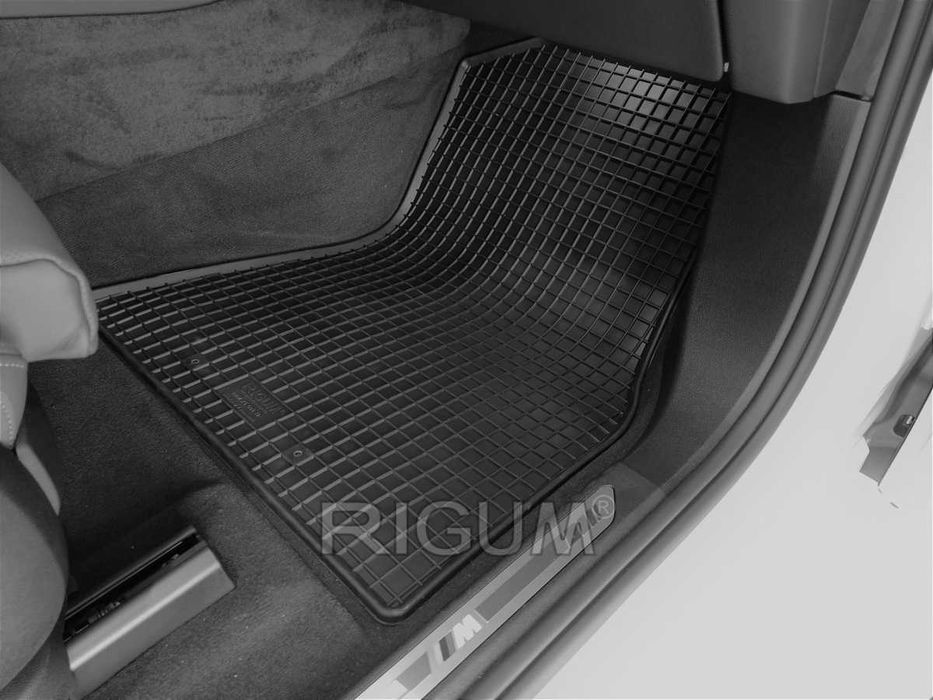 Гумени стелки или багажник BMW X6 G06 от 2018г.