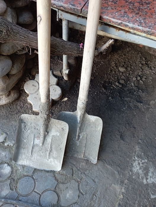 Совковые лопаты 2 штуки