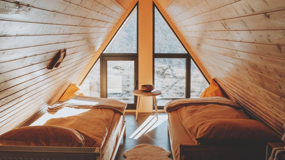 Cabane tip A-Frame la cheie
