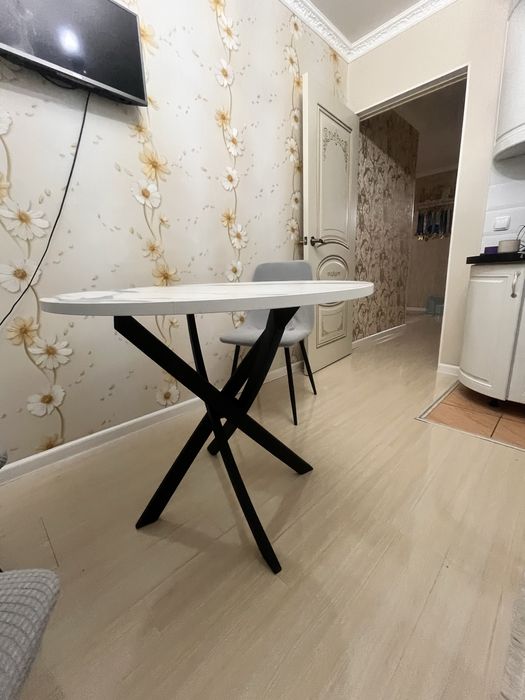 Продам стол круглый