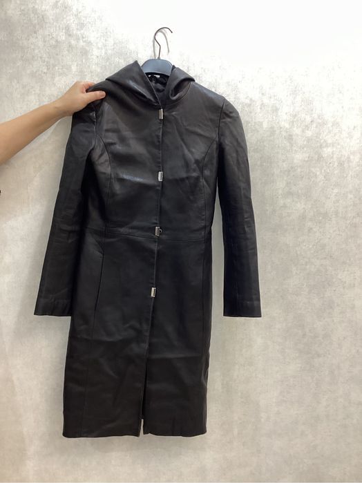 Кожаный плащ женский — стильный и недорогой