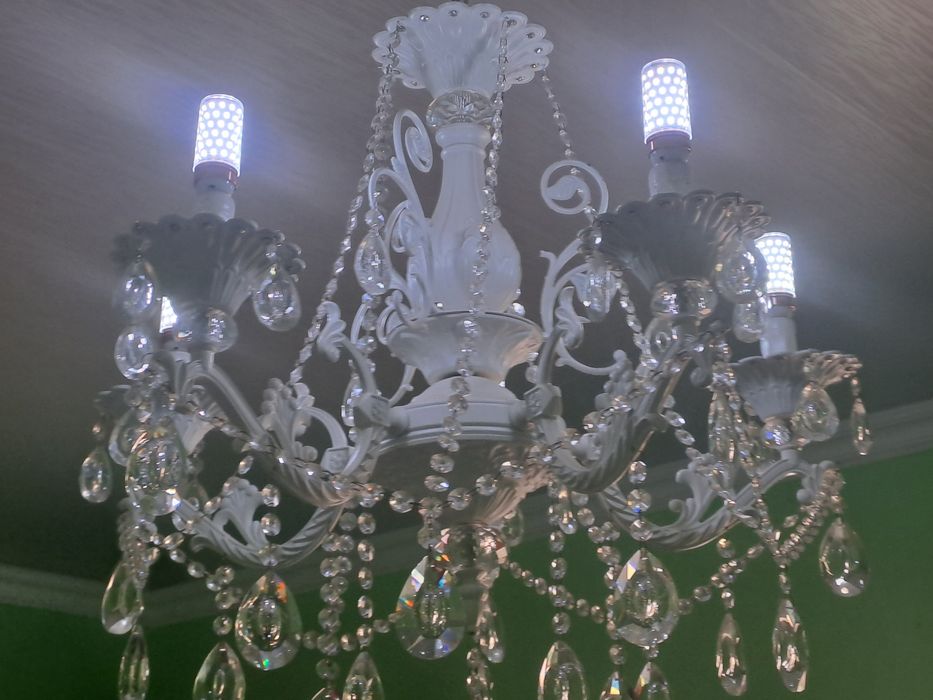 Люстра сатылады.