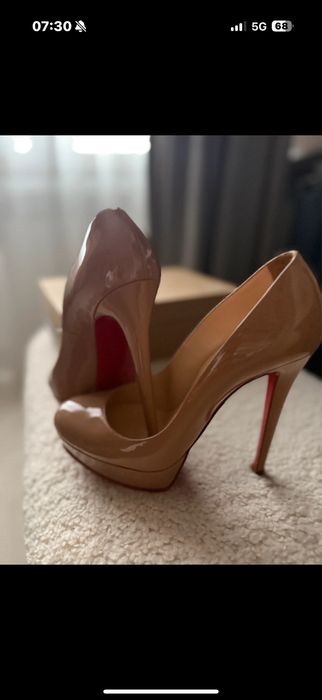 Pantofi christian louboutin originali