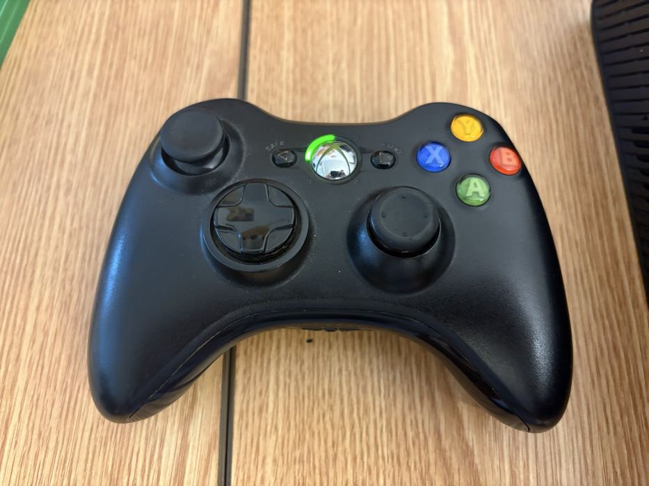 Vand xbox 360 E cu hard de 500GB in stare buna