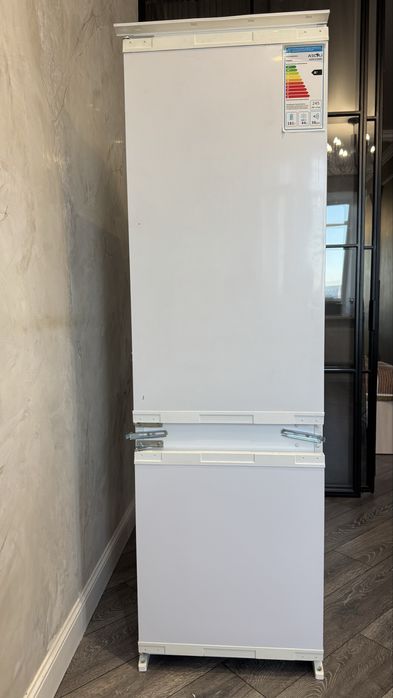 Продам холодильник встраиваемый