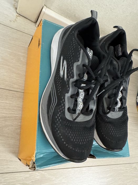 Skechers  кроссовки 40 размер