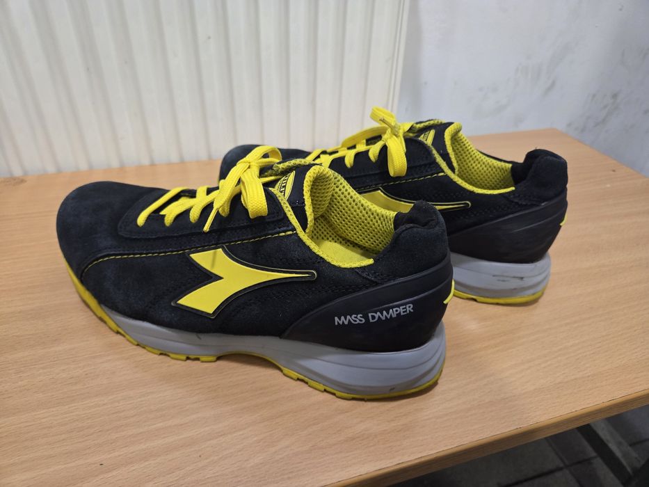 Vând pantofi safety