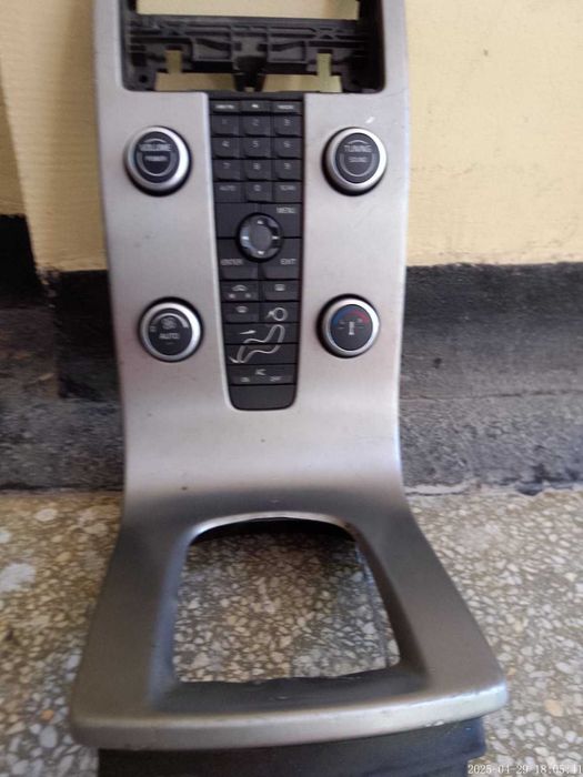 Централна Конзола(панел) Волво S40