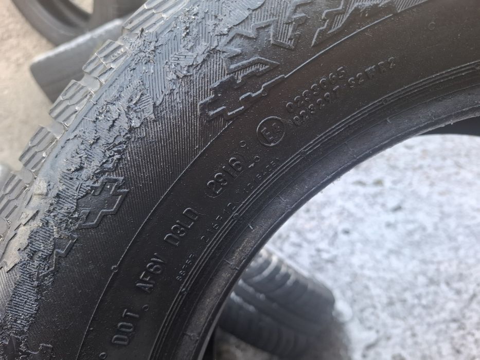 Vand 2 anvelope 215 65 16 continental de iarna bune