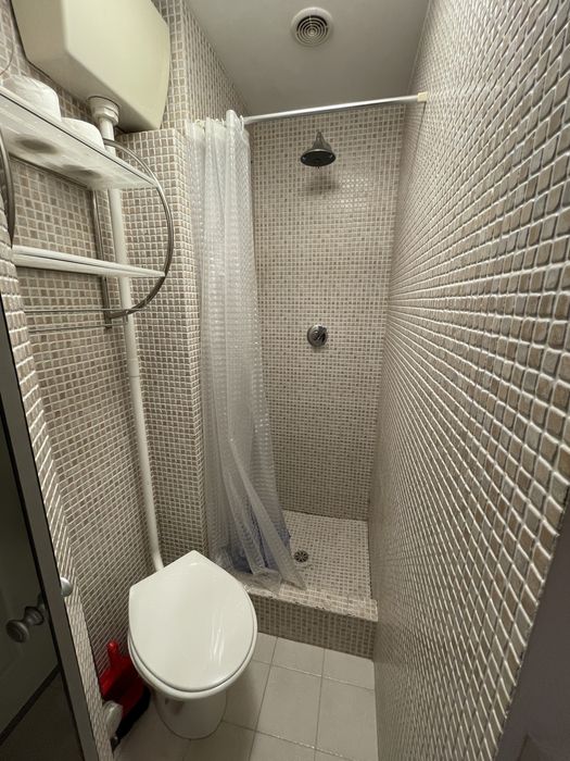 Vând garsonieră situată pe Strada Iza