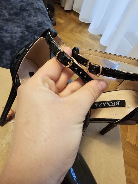 Pantofi stiletto