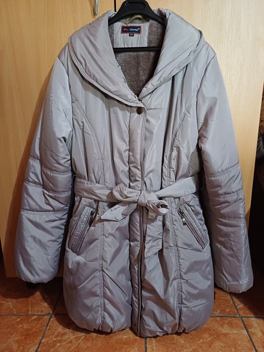 Vand geaca groasa și lunga, de femei, XXL, ca noua.