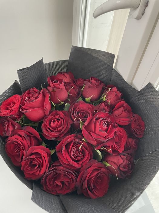 Продам 25 красных роз