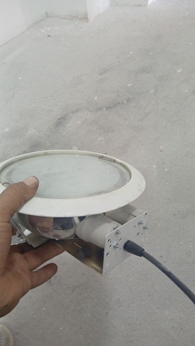Plafoane tavan cu becuri incluse