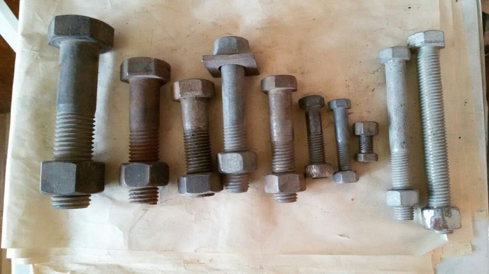 Болты с гайками в комплекте