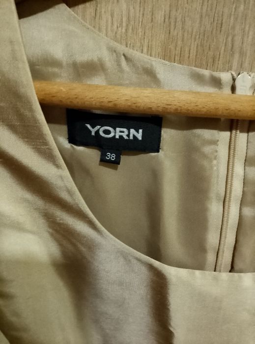 Нова рокля от естествена коприна 38 размер