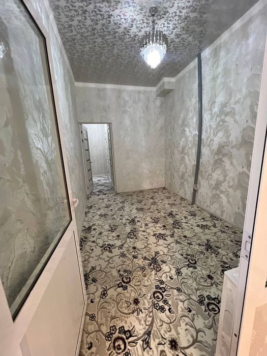 Tinchlik domlaridan 1etaj padvallari bilan birga 1 xona 2 xona qilinga