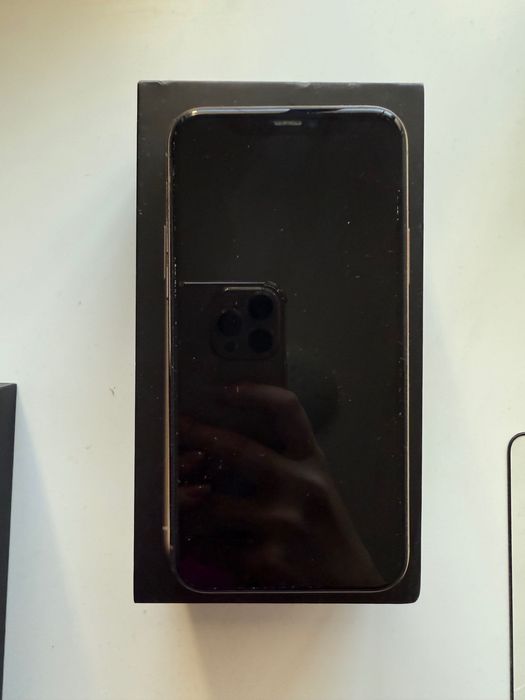 Телефонът 11 pro 64GB е в перфектно състояние!!