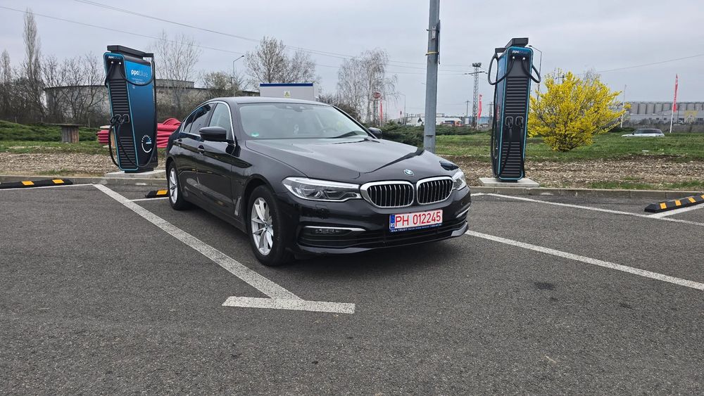 BMW Seria 5 BMW 530E X-DRIVE. An fabricatie 2020 .Interior sport . Cockit digital