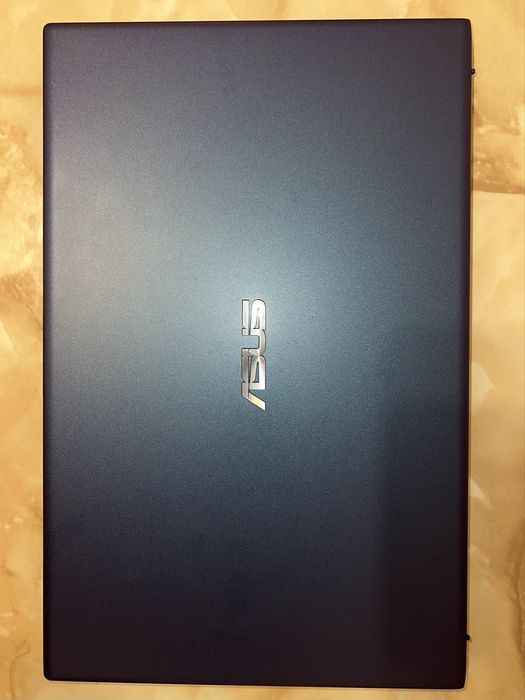 Asus Vivobook 15 (Ryzen 5 3500U Vega 8; 512 GB SSD; 8GB RAM)