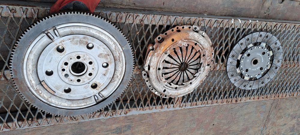 Демпферен маховик със съединител за Пежо Ситроен 1.6хди 110кс