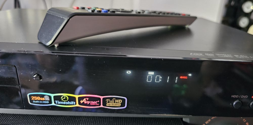 Vând dvd recorder Samsung HR775