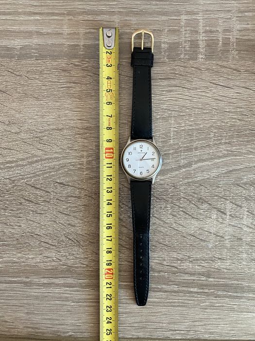 JUNGHANS quartz (Germany)- Качествен ръчен часовник с дата