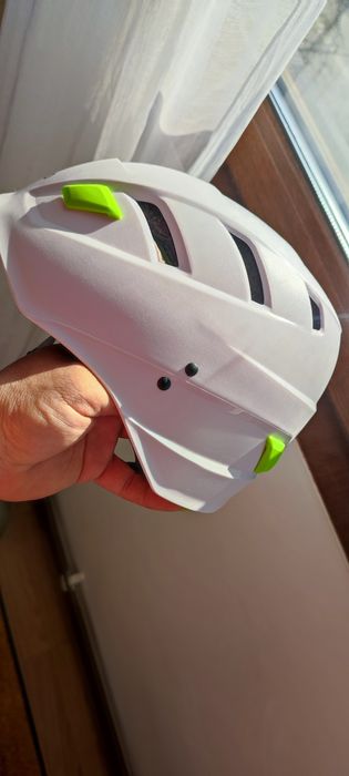 Casca echipamente de munte