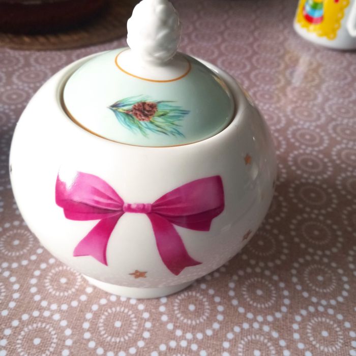 Посуда сахарница