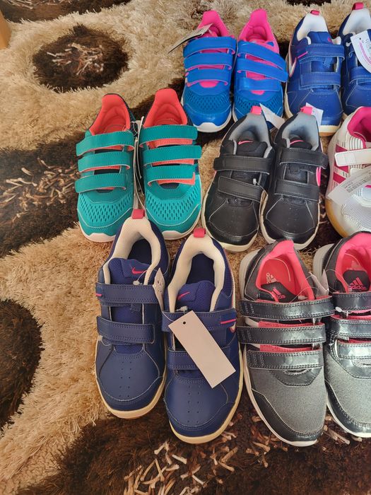 Vând Încălțăminte Noi