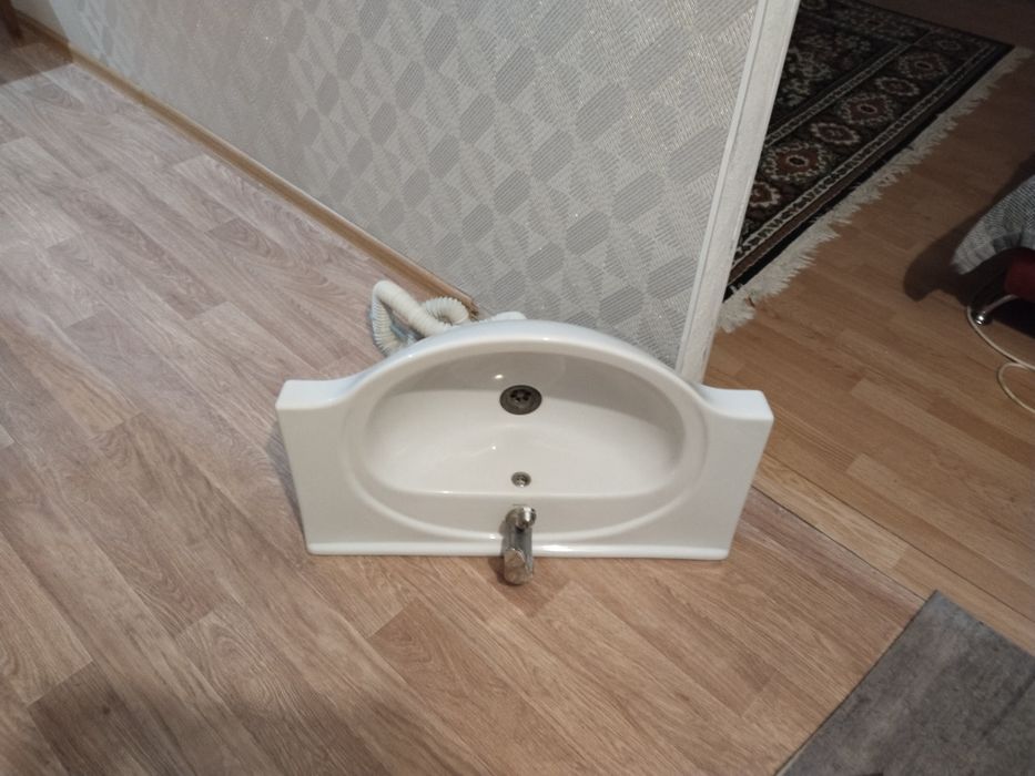 Продам тумбу с раковиной