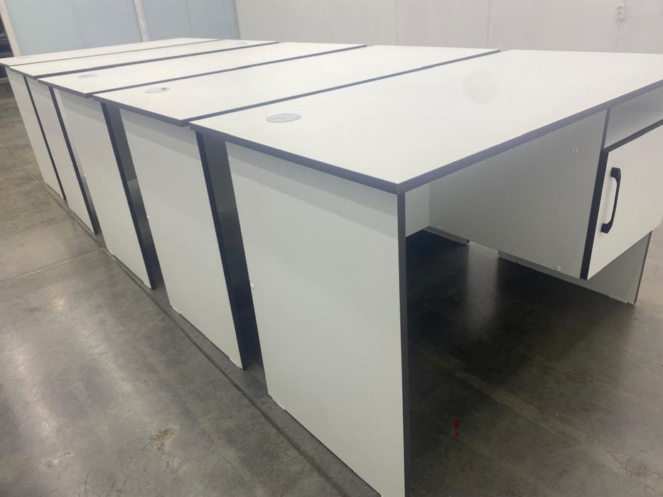 Стулья и парты для офиса