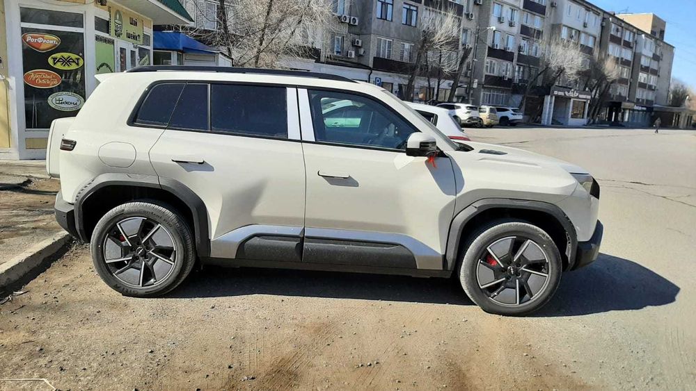 BYD Titanium 3.  2025 года