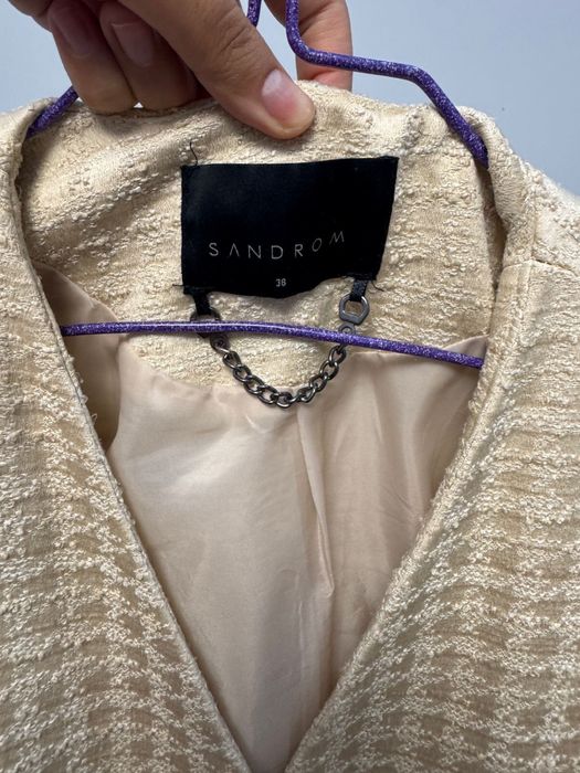 Твидовый костюм продаетсЯ