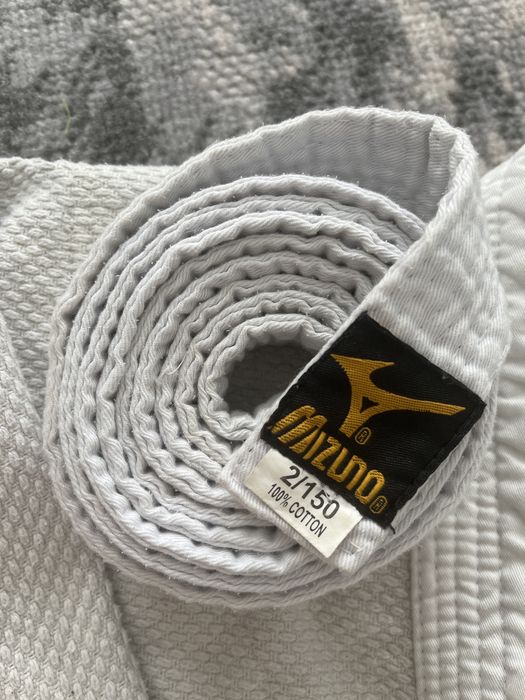 Продам кимоно с поясом (Mizuno)