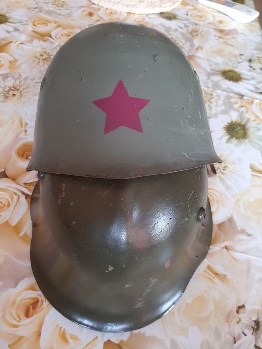 Военна каска автентична