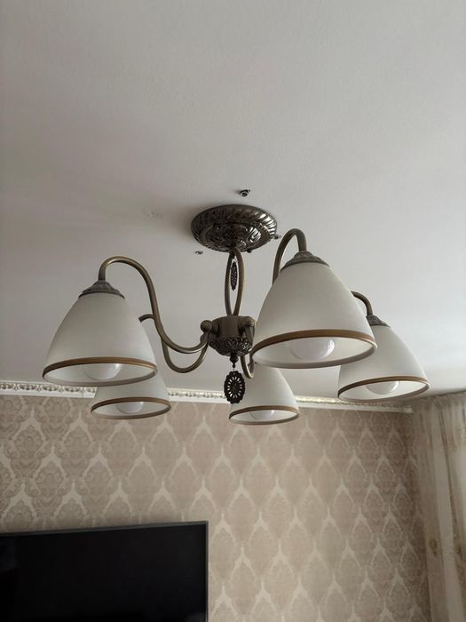 Продам люстры в хорошем состоянии