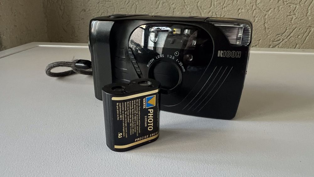 Aparat foto Ricoh FF-9 film de 35 mm, negru