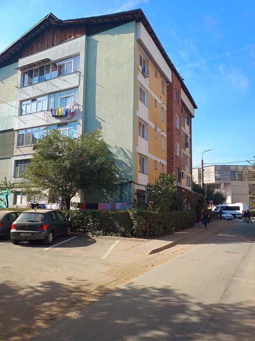 Inchiriez apartament 3 camere langa liceul Spiru Haret