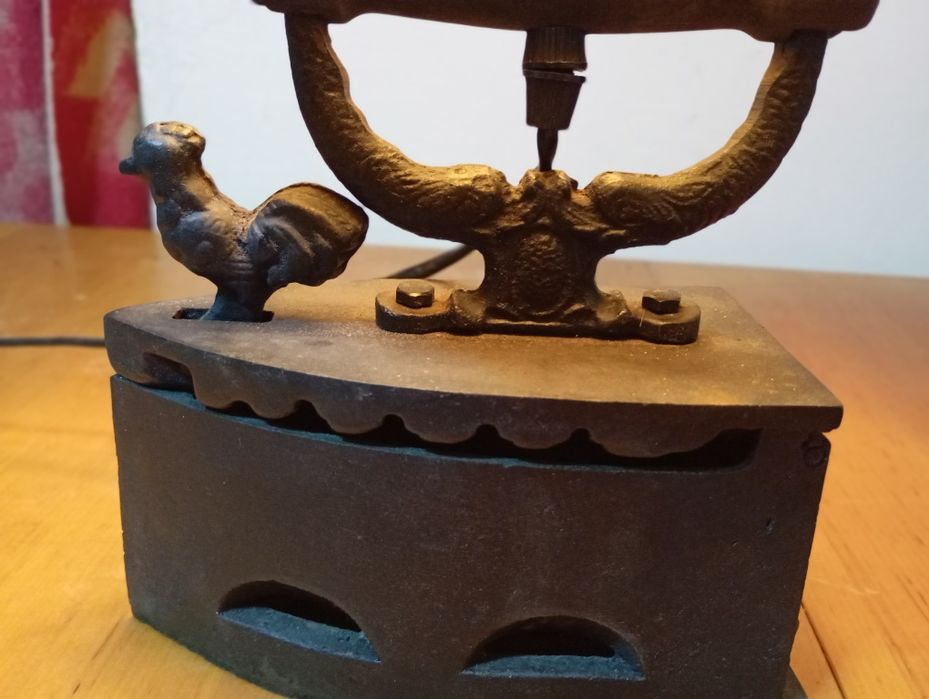 Нощна лампа ютия (ретро)