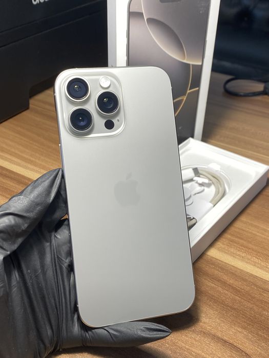iPhone 16 Pro Max • 256 GB • Natural Titanium