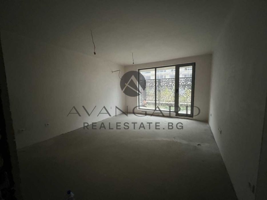 оф.19270 Двустаен с веранда и двор/ Гребна база