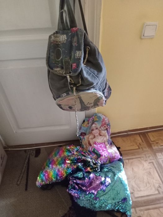 Продам красивые рюкзаки со стразами