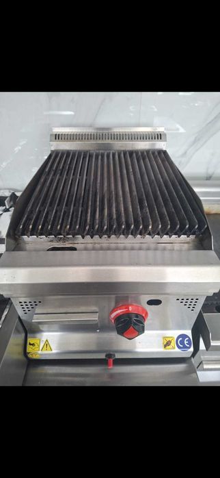 Grill pe gaz cu roca vulcanica