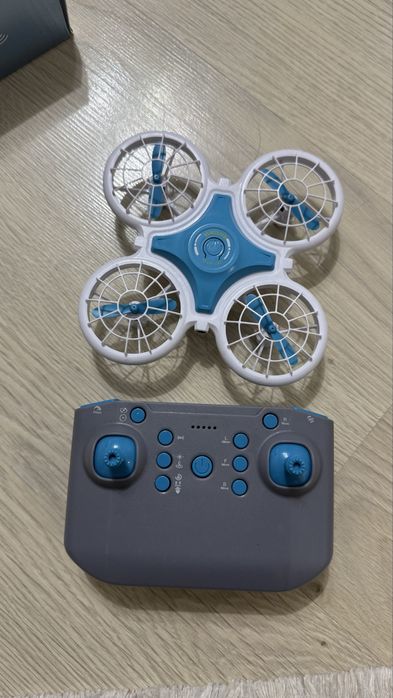 Продам игрушку дрон на радиоуправлении