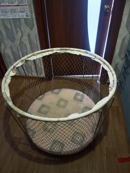 Манеж для маленьких детей